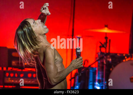 Detroit, Michigan, USA. Apr 7, 2016. IGGY POP sur la scène pop Post sa dépression Tour à l'Fox Theatre de Detroit, MI le 7 avril 2016 © Marc Nader/ZUMA/Alamy Fil Live News Banque D'Images