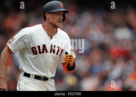 San Francisco, Californie, USA. 10 avril, 2016. [Hunter Pence] s'exécute au cours de la MLB baseball match entre les Giants de San Francisco et Les Dodgers de Los Angeles à AT&T Park. Credit : Cal Sport Media/Alamy Live News Banque D'Images