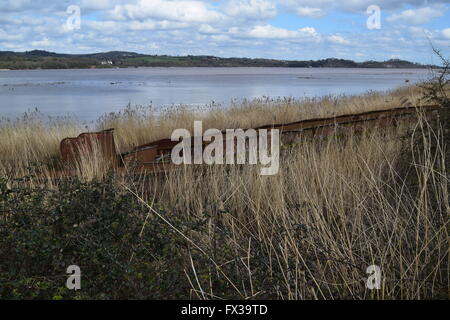 Une photo d'un navire échoué sur la barge à Purton grave yard. Banque D'Images