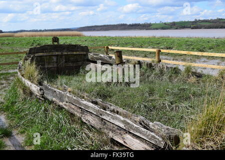 Une photo d'un navire échoué sur la barge à Purton grave yard. Banque D'Images