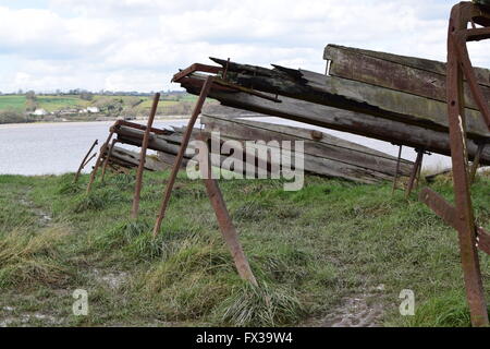 Une photo d'un navire échoué sur la barge à Purton grave yard. Banque D'Images