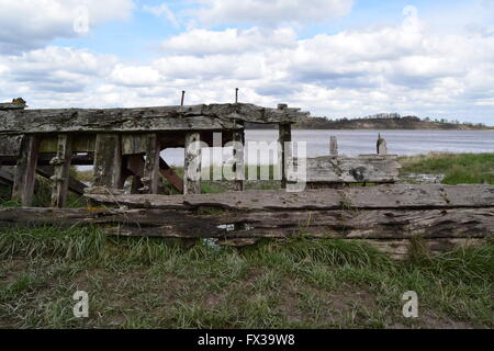 Une photo d'un navire échoué sur la barge à Purton grave yard. Banque D'Images