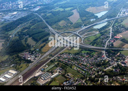 Vue depuis la fenêtre de l'avion pendant l'approche de l'aéroport de Varsovie, Pologne Banque D'Images