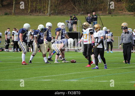 Football américain, Oxford Saints contre les requins de Cornouailles Banque D'Images