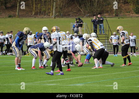 Football américain, Oxford Saints contre les requins de Cornouailles Banque D'Images