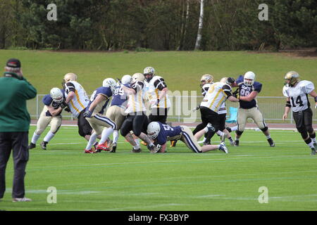 Football américain, Oxford Saints contre les requins de Cornouailles Banque D'Images