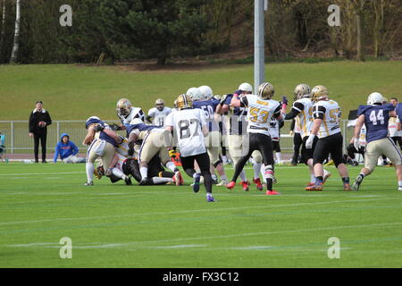 Football américain, Oxford Saints contre les requins de Cornouailles Banque D'Images