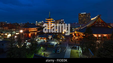 Une vue de la nuit de la vieille ville d'Asakusa Banque D'Images