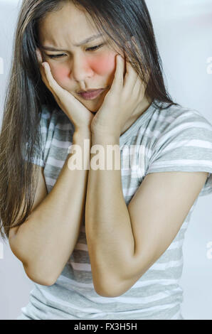 Young Asian Woman a des dents solides Banque D'Images