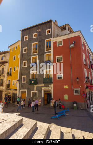 Maisons colorées typiques de la ville de Cuenca, Espagne Banque D'Images