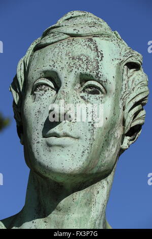 Détail d'une tombe du cimetière de Passy à Paris Banque D'Images