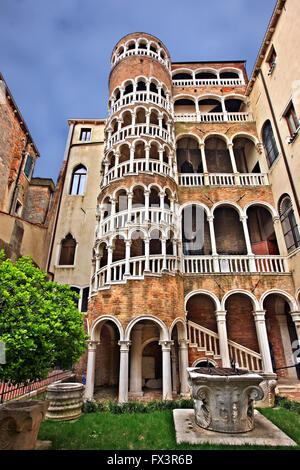 L'impressionnant escalier de Palazzo Contarini del Bovolo, Sestiere ('district') di San Marco, Venise, Italie. Banque D'Images
