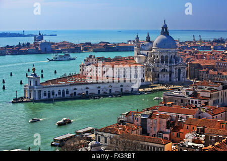 Vue de la "quitter" du Grand Canal depuis le Campanile (clocher) de San Marco, Venice, Veneto, Italie. Banque D'Images