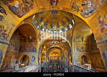 Mosaïques à l'intérieur de l'étonnante Basilique San Marco (Place Saint Marc), Venise, Vénétie, Italie Banque D'Images