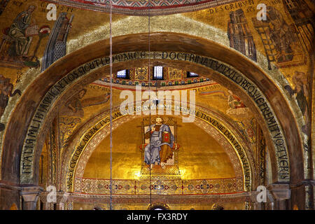 Mosaïques à l'intérieur de l'étonnante Basilique San Marco (Place Saint Marc), Venise, Vénétie, Italie Banque D'Images