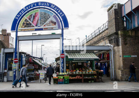 L'entrée/sortie à Shepherd's Bush Market sur Uxbridge Road à Londres. Banque D'Images