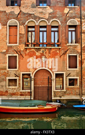 Canal à Sestiere ('district') di Cannaregio, Venise, Vénétie, Italie Banque D'Images