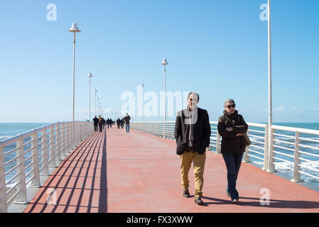 Pier à Marina di Massa, Toscane, Italie, Union européenne, Europe Banque D'Images