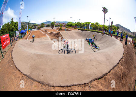 Dans une compétition de BMX Banque D'Images