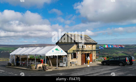 La Vache et son veau Rock Café et parking à Ilkley Moor, West Yorkshire, Royaume-Uni. Banque D'Images