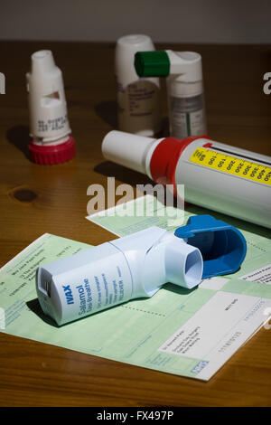 Prescription NHS pour le pic de débit-mètre d'air et de l'asthme au cours de la pompe utilisation de médicaments prescrits pas vraiment remédier à la respiration asthmatique Banque D'Images