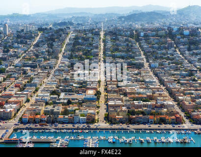 Vue aérienne, à la recherche de l'au nord de la marina à Pacific Heights avec Divisadero Street, rue Scott et Broderick street, Banque D'Images