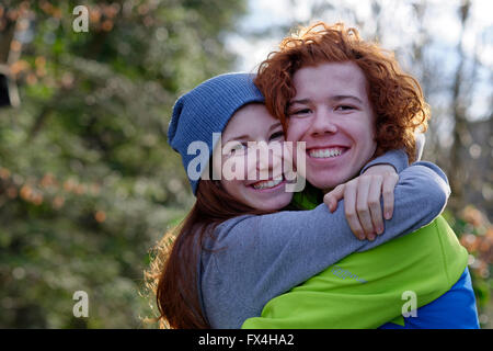 Frère et sœur, sœur, frère ou de rousse de l'amour, Bavière, Allemagne Banque D'Images