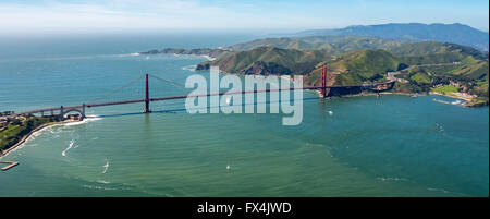 Vu vue aérienne, le Golden Gate Bridge à partir de la côte Pacifique, de San Francisco, San Francisco, États-Unis d'Amérique, Banque D'Images