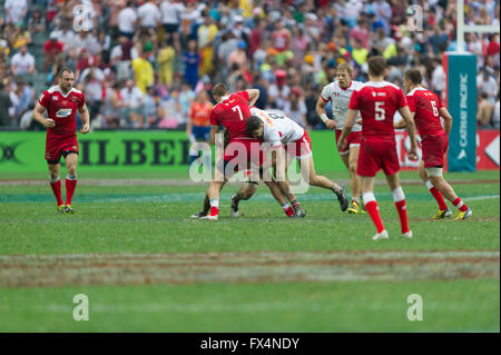 Hong Kong, Chine. 10, avril 2016. Monde HSBC Rugby à 7 tour 7-série, Hong Kong Stadium. La Russie(rouge) contre le Canada(blanc) Shield Final. La Russie remporte 19-14. Credit : Gerry Rousseau/Alamy Live News Banque D'Images