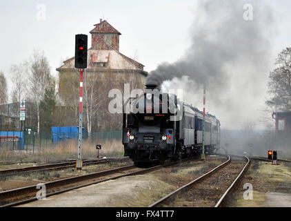 Prague, République tchèque. Apr 11, 2016. Stochov, République tchèque. Apr 11, 2016. Photo : CTK/Alamy Live News Banque D'Images