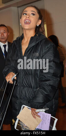 Ariana Grande, Ricky Alvarez, le 11 avril 2016, Tokyo, Japon : Singer Ariana Grande arrive à l'Aéroport International de Tokyo à Tokyo, Japon, le 11 AApril, 2016. © AFLO/Alamy Live News Banque D'Images