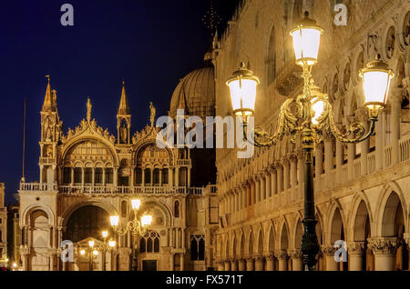 Venezia Basilica di San Marco bei nacht - Venise en Italie, Basilica di San Marco par nuit Banque D'Images