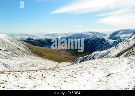 À la recherche de la voie romaine en Riggindale vers Haweswater Banque D'Images