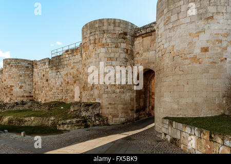 Doña Urraca porte dans le mur de Zamora, Castille et Leon, Espagne. Banque D'Images