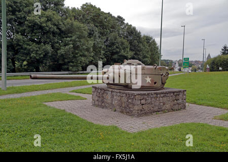 Un mémorial sous la forme d'un char Sherman tourelle, Bastogne, Belgique. Banque D'Images