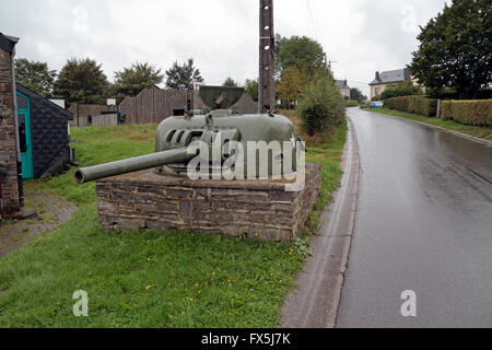 Un mémorial sous la forme d'un char Sherman tourelle, Bastogne, Belgique. Banque D'Images