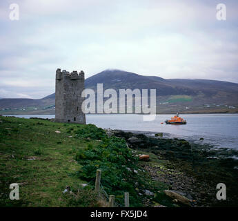 Granuaile's Tower, Kildavnet, également connu sous le nom de Grace O'Mquilles château, construit au 15ème siècle sur le bord de l'île d'Achill Banque D'Images