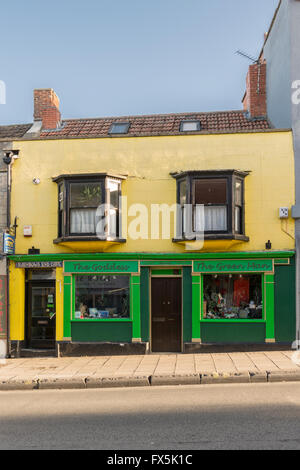 Shop - La déesse et l'homme vert et le ciel fin Cafe, Glastonbury, Somerset, Angleterre. Banque D'Images