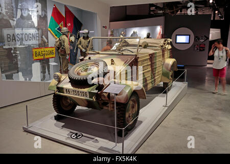 Un Allemand VW Kubelwagen 82 voiture dans le Bastogne War Museum, Bastogne, Belgique. Banque D'Images