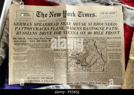 Première page du New York Times (VEN 29 DÉC 1944) pendant la Bataille des Ardennes Bastogne Dans le musée de la guerre, la Belgique. Banque D'Images