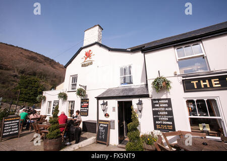 'Harbour Inn' pub sur une journée ensoleillée dans un joli village, Solva le long chemin de Pembrokeshire Coast près de St David's. Le Pays de Galles a maintenant un Banque D'Images