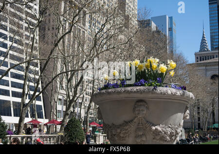 Bryant Park au printemps, NYC, USA Banque D'Images