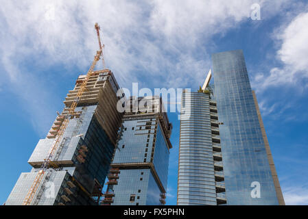 Nouvelle construction de gratte-ciel à Tel Aviv Banque D'Images