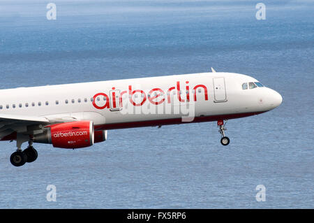 Airbus A321 Air Berlin 211(WL) avion vers le bas Banque D'Images