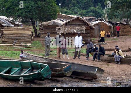 Village au bord du lac Victoria en Ouganda, Afrique Banque D'Images