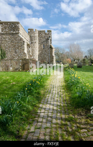 Vue extérieure de 14e siècle St George's Church, Ivychurch, Romney Marsh, Kent, UK Banque D'Images