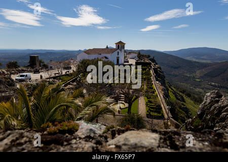 Igreja de Santa Maria à Marvão, Portugal, saisie du château Banque D'Images