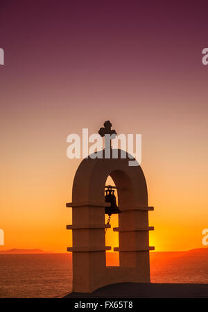 Passage de Bell avec croix et sunset sky Banque D'Images