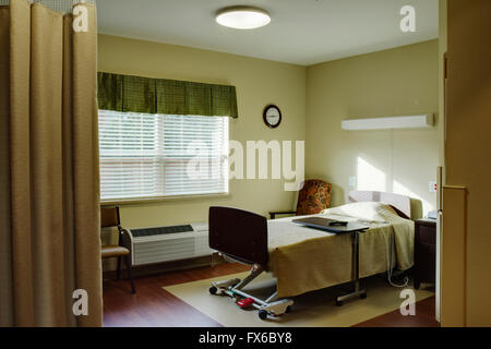 Chambre de patient vide en résidence-services Banque D'Images