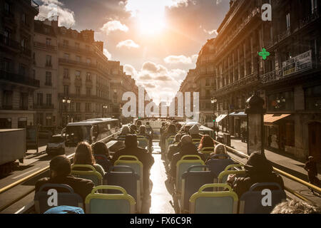 Double-decker bus tour à Paris, Ile-de-France, France Banque D'Images